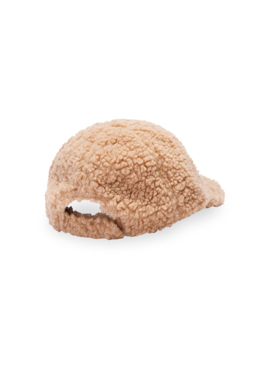 Flauschige Cap im Teddylook mit C-Patch