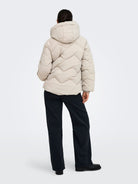 JDYPOWER SHORT HOOD PUFFER OTW HAB